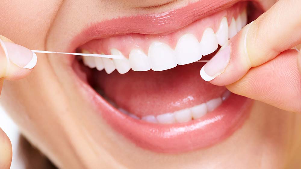 چرا باید از نخ دندان استفاده کنیم؟